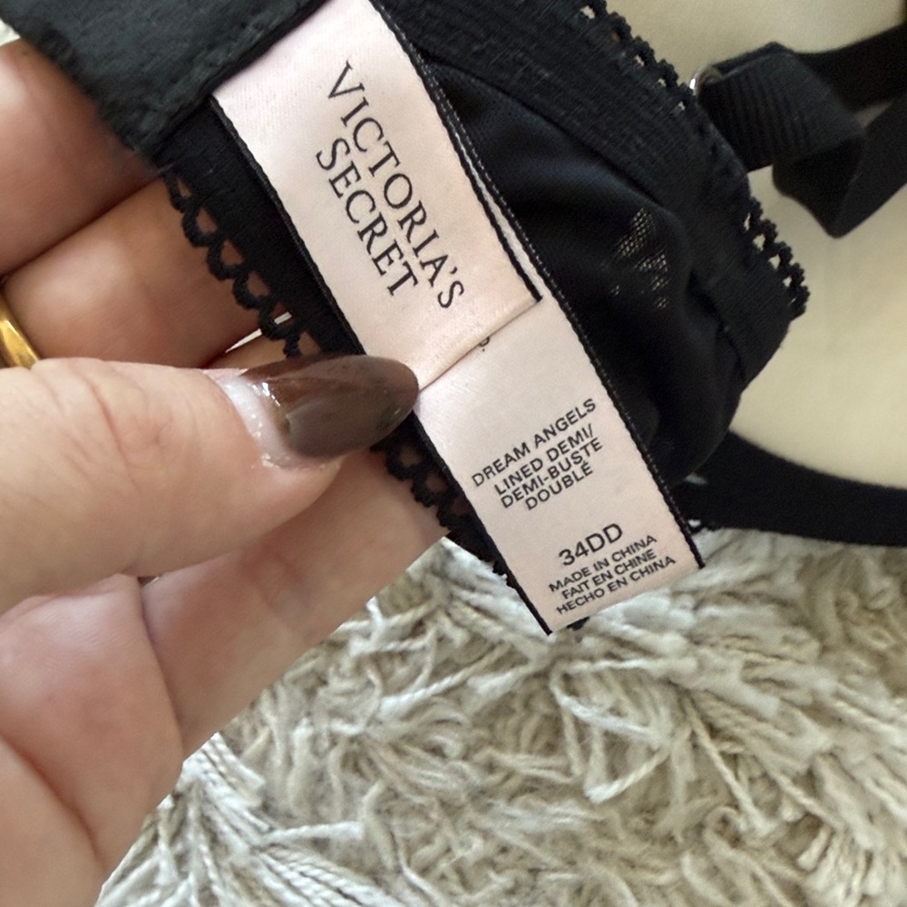 Victoria's Secret Dream Angels Black Lace Bra 34DD - Picture 4 of 4